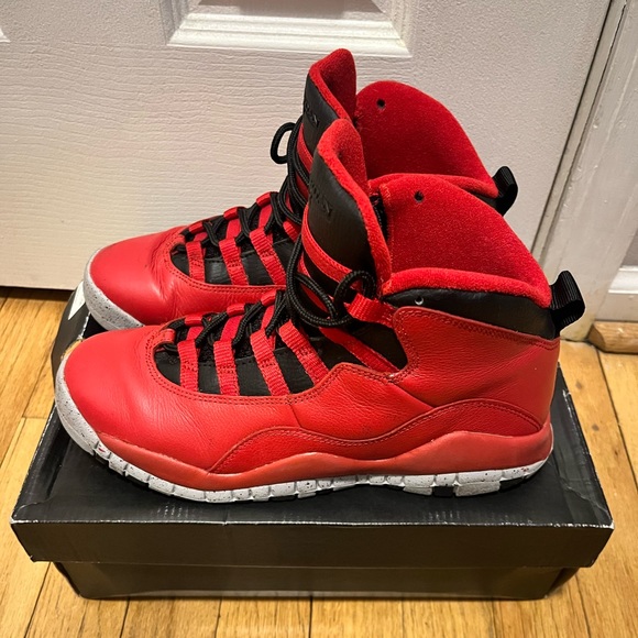 AirJordan Retro 10 (GS) - Picture 2 of 6
